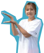 ポーズをとる女性