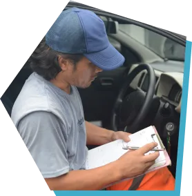 車体のチェックをしている様子